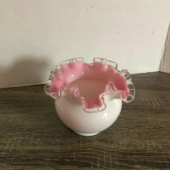 Vtg Fenton Peach Crest Ruffled Vase - Picture 3 of 9